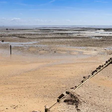 Lovely In ラ・ベルヌリー・アン・レッツ